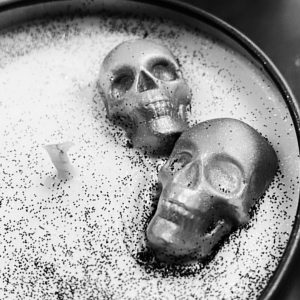 Bougie avec tetes de mort